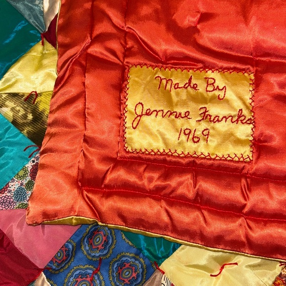 Vintage Patchwork Quilt. 1969 handmade, 56”x65”. Good condition - Picture 10 of 15